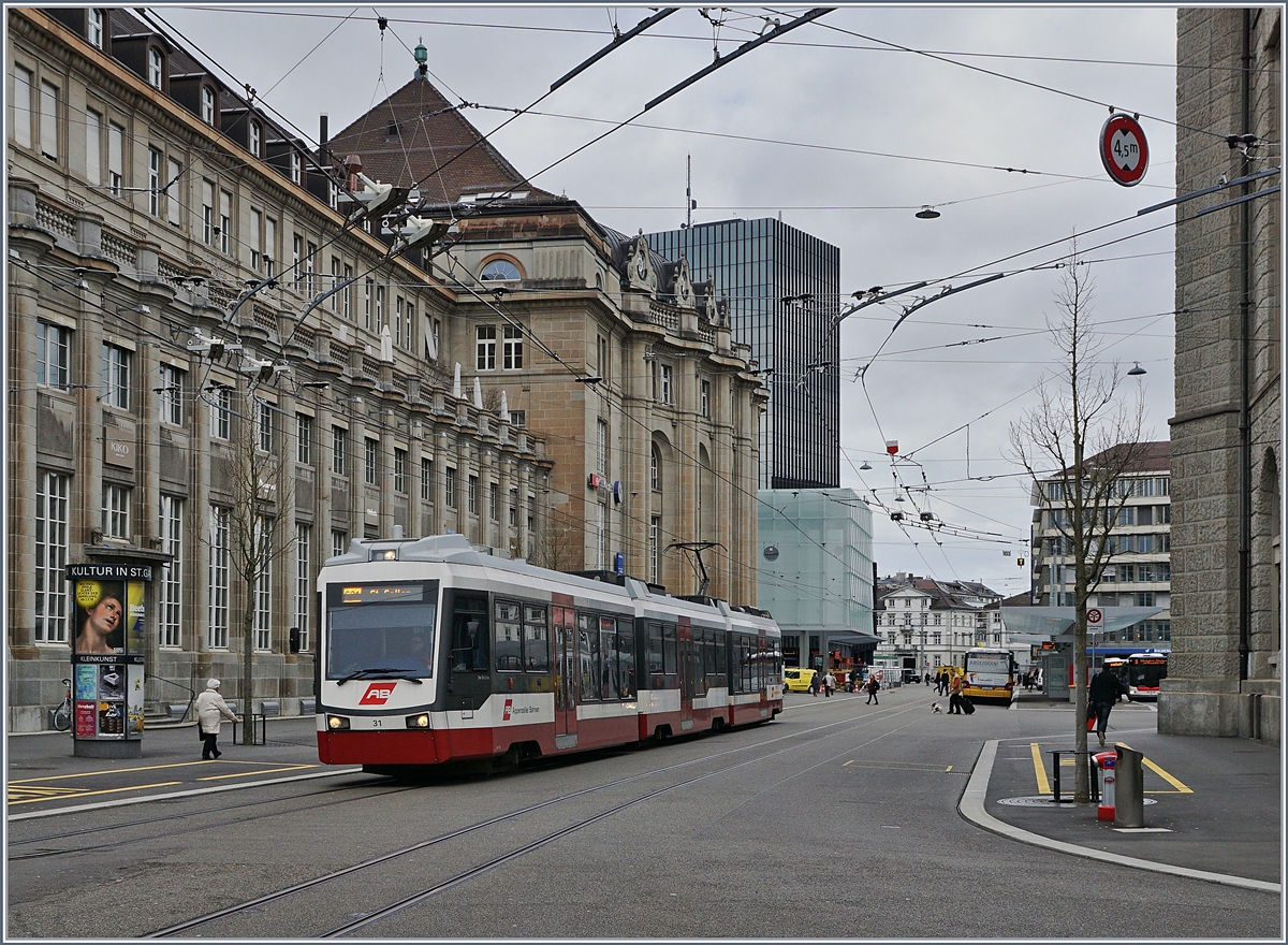 Der Be 4/8 N° 31 erreicht als S 21 von Trogen kommend den AB Bahnhof St.Gallen. 
Die Strecken Trogen - St. Gallen (TB) und Appenzell - St. Gallen (ex SGA) sollen künftig  durchgebunden  werden, was tiefgreifende Änderungen zur bisherigen Betriebsführung und Bauliche Massnahmen erfordert. 
16. März 2018