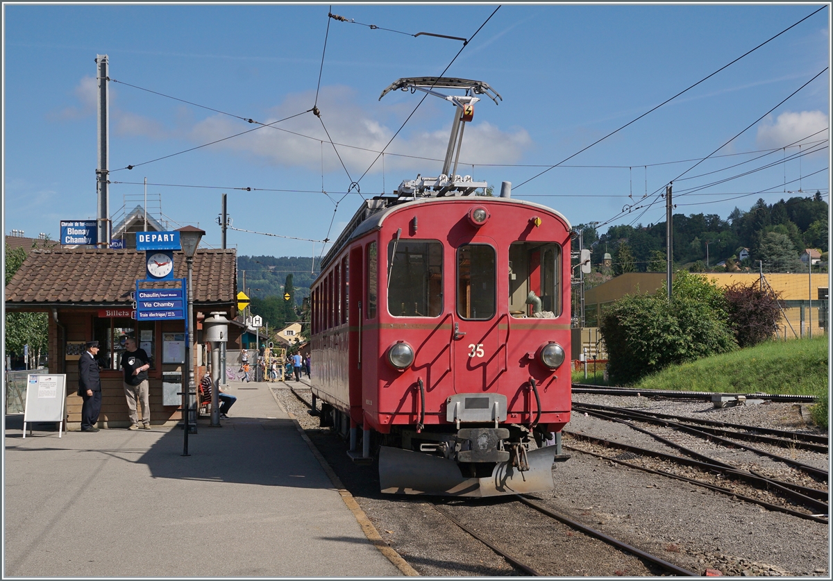 Der Bernina Bahn RhB ABe 4/4 I 35 statt als erste Blonay-Chamby Bahn Zug in Blonay zur Abfahrt bereit und wartet auf die Abfahrtszeit und mich, doch heute ist nicht der Museumsbahnhof mein Ziel.

26. Juni 2021