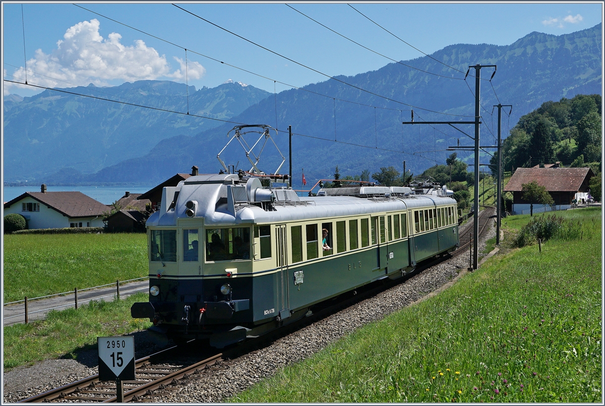 Der BLS BCFe 4/6 736  Blauer Pfeil  kurz nach Faulensee auf dem Weg nach Interlaken Ost.
14. August 2016