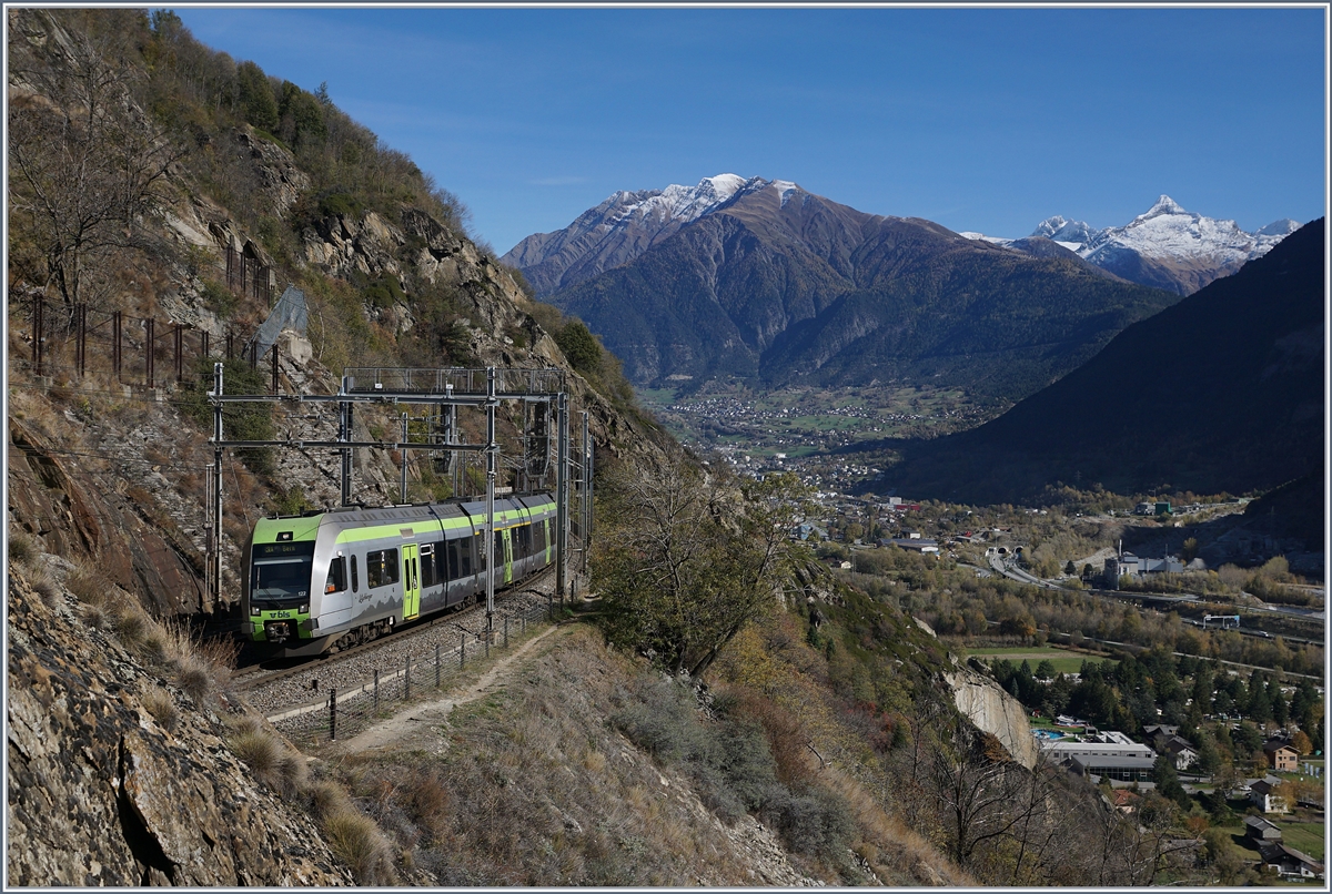 Der BLS RABe 535 122  Lötschberger  kurz vor Lalden.
25. Okt. 2017
