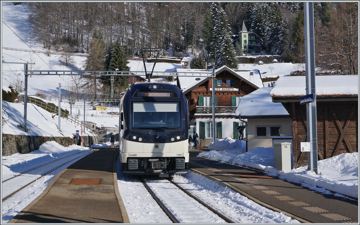 Der CEV / MVR ABeh 2/6 7507 wendet in Les Avants für die Rückfahrt nach Montreux. Mit dem neuen Fahrplankonzept verkehren die Regionalzüge nun stündlich bis Les Avants (statt nur bis Chernex/Sonzier).  

11. Jan. 2022c. au  