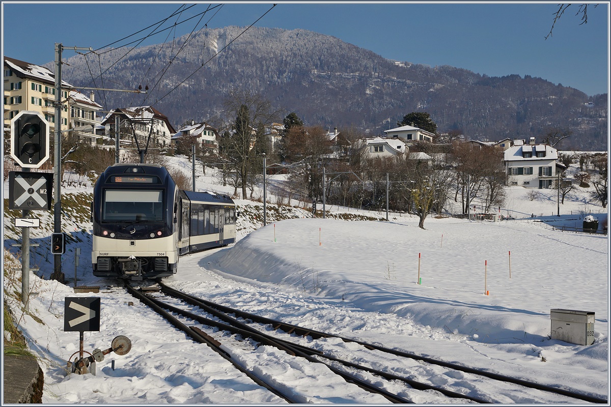 Der CEV ABeh 2/6 7504 verlässt den inzwischen nicht mehr in dieser Form vorhandene Bahnhof St-Légier Gare.
18. Jan. 2017