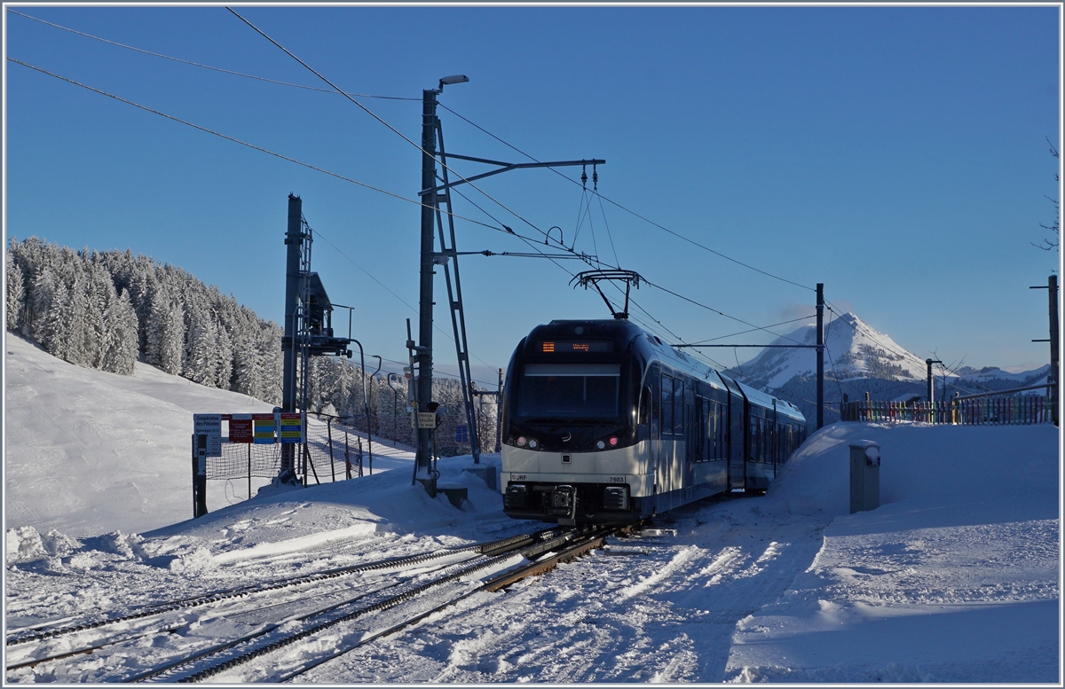 Der CEV MVR ABeh 2/6 7503  Blonay-Chamby  verlässt Les Pléiades Richtung Vevey.
10. Jan. 2019

