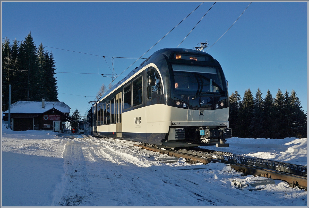 Der CEV MVR ABeh 2/6 7503  Blonay-Chamby  verlässt Les Pléiades Richtung Vevey.
10. Jan. 2019 