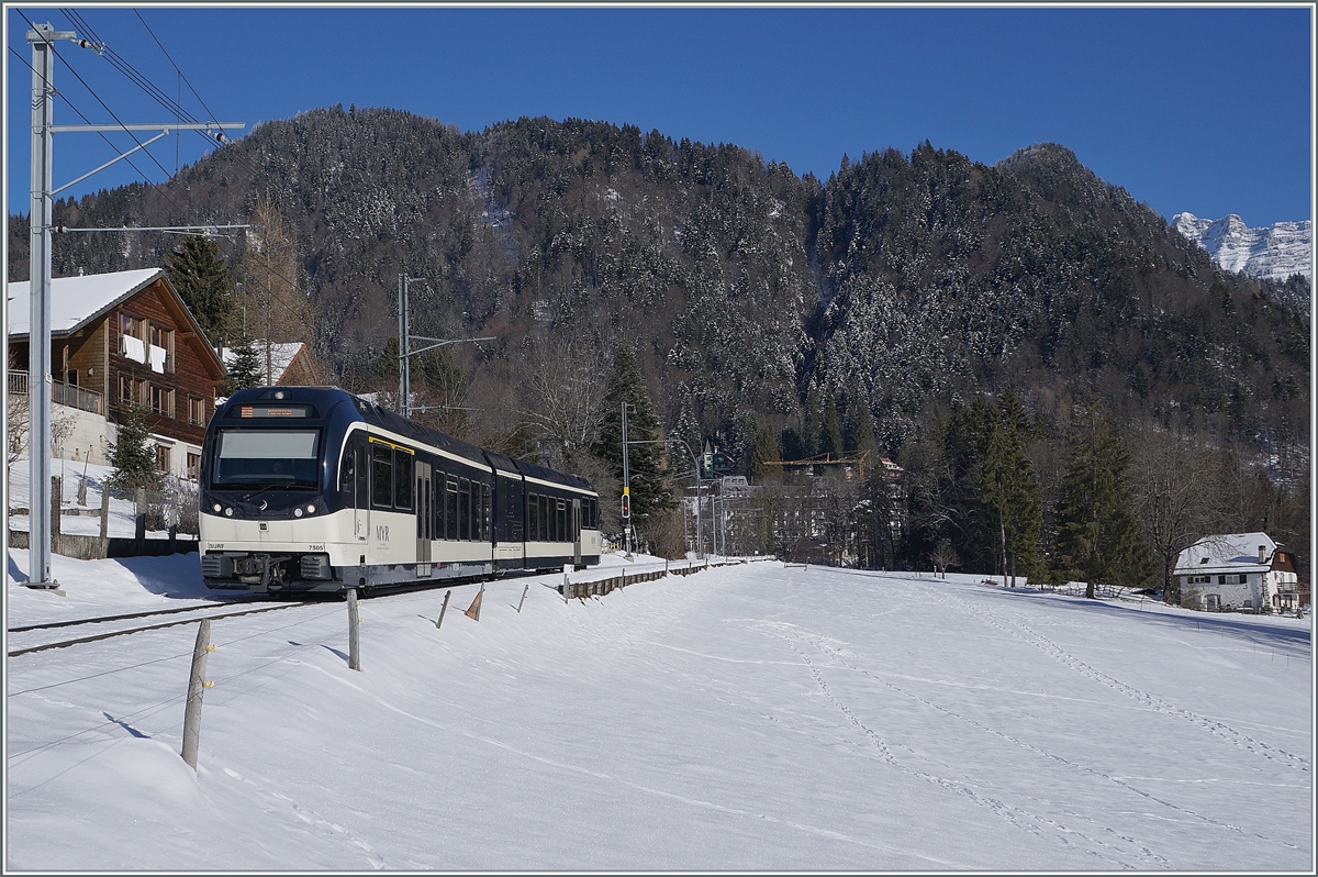 Der CEV MVR ABeh 2/6 7507 ist bei Les Avants als Regionalzug nach Montreux unterwegs. 

11. Jan. 2022