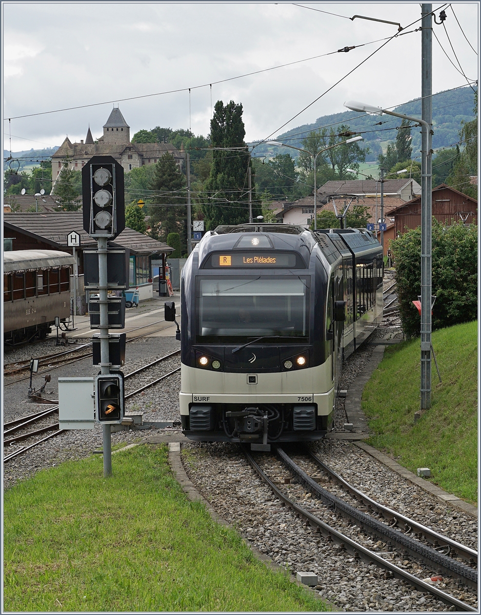 Der CEV MVR ABeh 2/6 7506 verlässt Blonay in Richtung Les Pléiades. 

13. Juni 2020