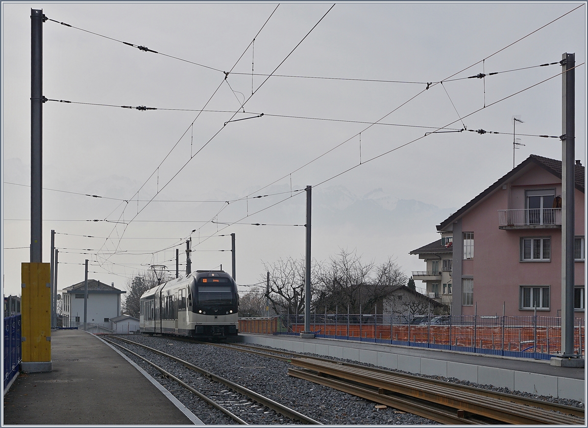 Der CEV MVR SURF GTW ABeh 2/6 7503  Blonay-Chamby  erreicht den neu gestalteten Bahnhof St-Légier Gare.
28. Dez. 2018