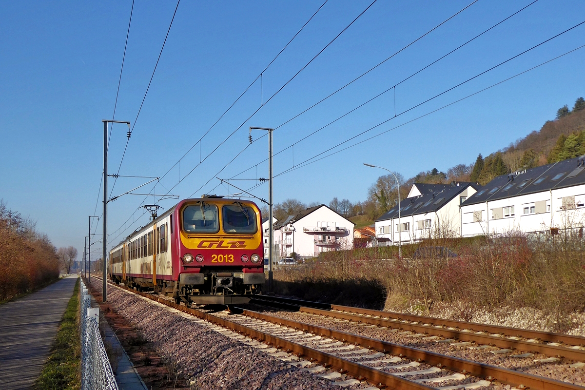 Der CFL Triebzug Z 2013 braust am 21.01.2019 durch das Alzettetal in der Nhe von Rollingen/Mersch. (Jeanny)