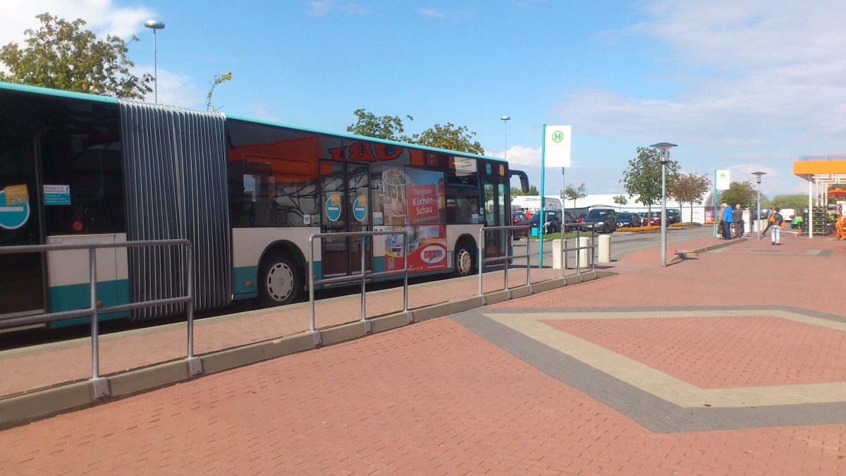 Der Citaro Facelift NB SW 588....auch dieser Citaro hat nach langer zeit wieder ne Werbung am Fahrzeug und zwar die für MMZ Möbel wo jede Fahrzeugseite ein anderes Traffic Board für das MMZ macht hier für die küchenschau.... auf der Linie 2 am Haltepunkt des Bethanien Centers