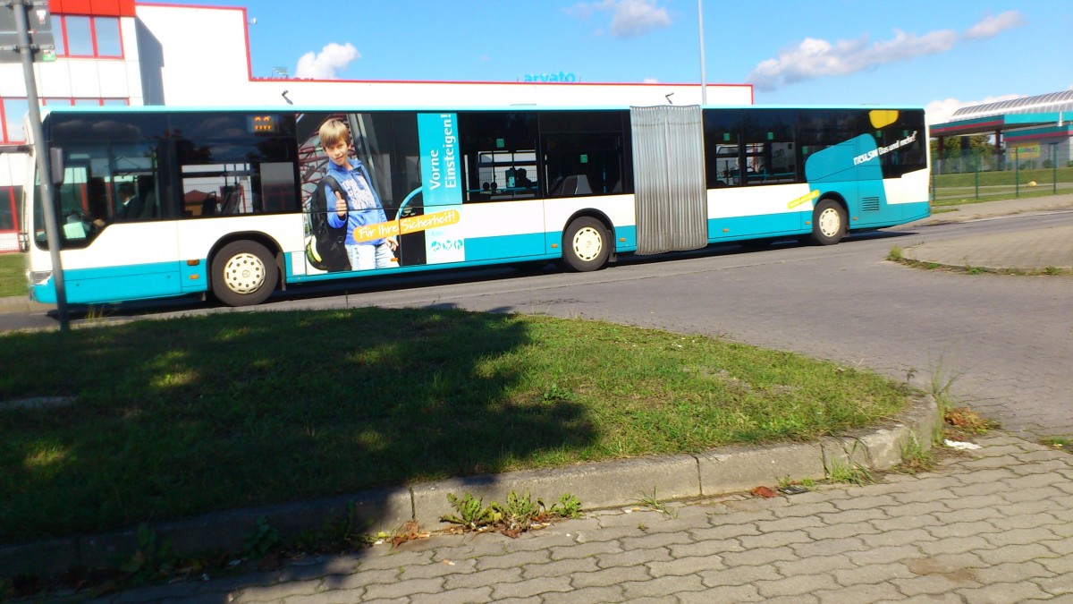 Der Citaro NB SW 559......seit gut zwei Jahren gilt auch in Neubrandenburg Einstieg nur vorne wie in vielen anderen Städten und die Werbung macht es nochmal deutlich