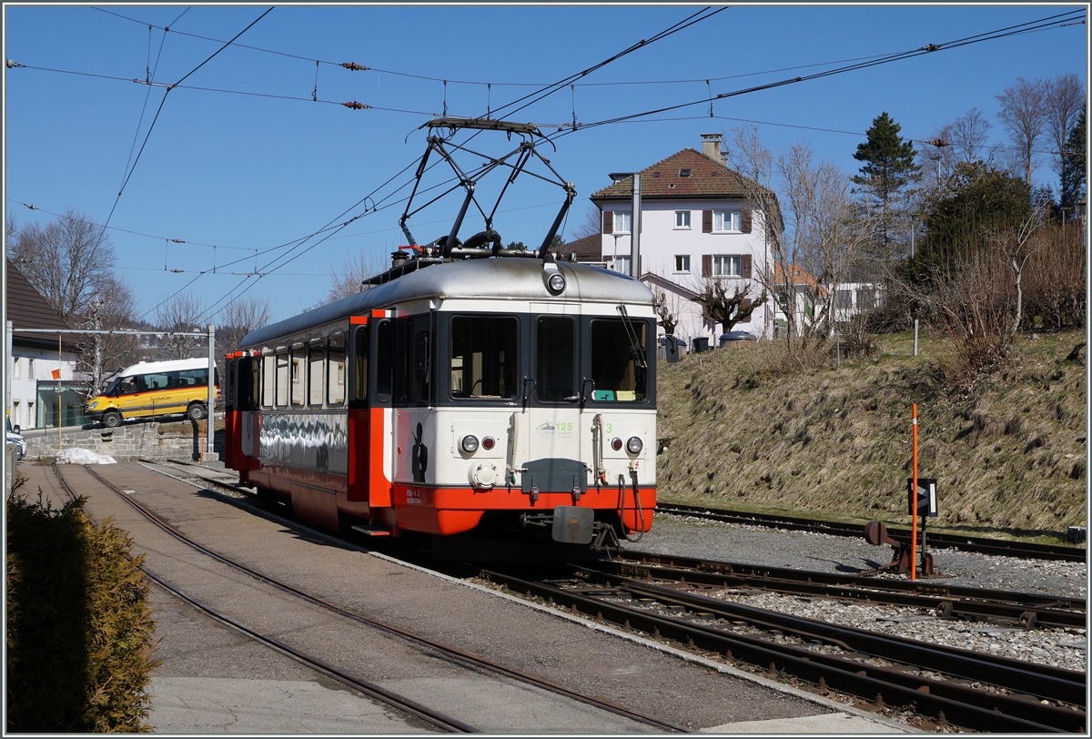 Der cmn trn tranN BDe 4/4 3 wartet in Les Brenets auf die Rückfahrt nach Le Locle.
18. März 2016