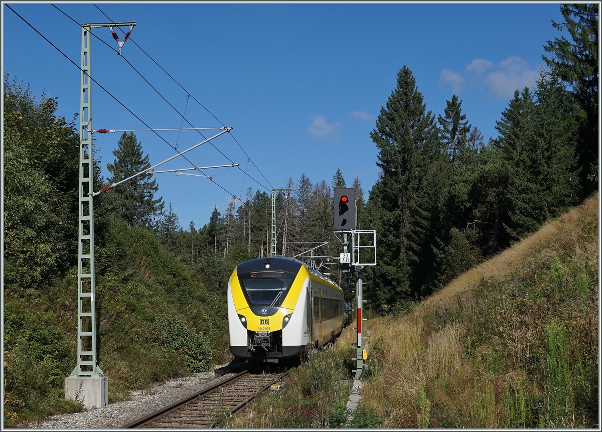 Der DB 1440 856 als S1 11 9857 von Endingen (Baden) nach Seebrugg (via Freiburg) erreicht den Halt Altgashütten-Falkau im Südschwarzwald. 

12. Sept. 2021