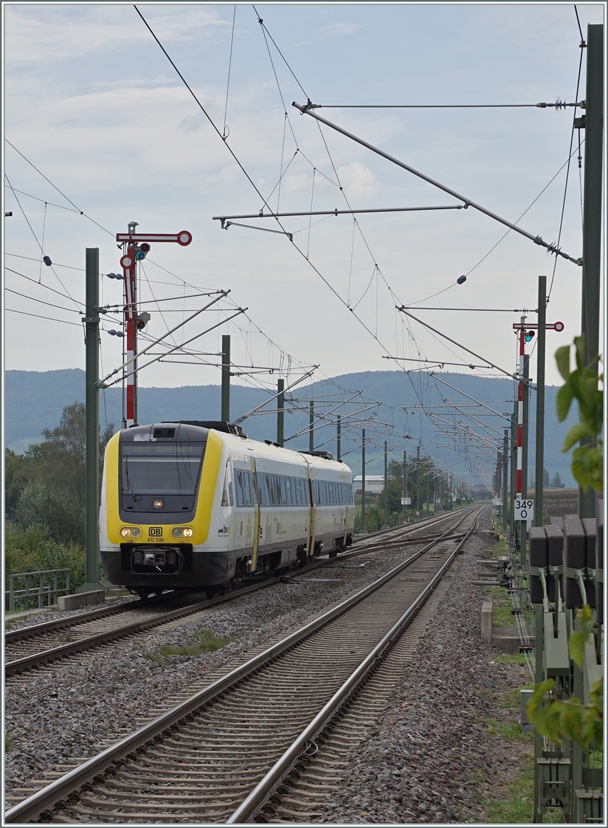 Der DB 612 508 ist als IRE3 auf dem Weg nach Basel Bad. Bf und passiert im Klettgau die Ausfahrsignale von Wilchingen Hallau. 

6. Sept. 2022