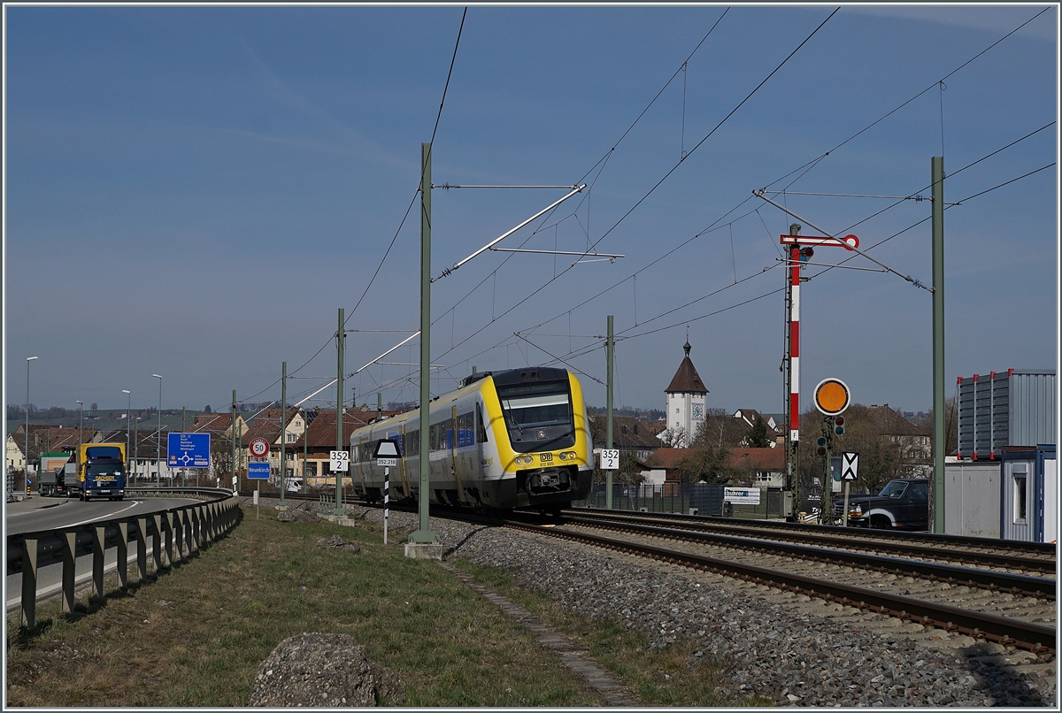 Der DB 612 auf der Fahrt als IRE nach Basel Bad Bf bei Neunkirch. 

25. März 2021