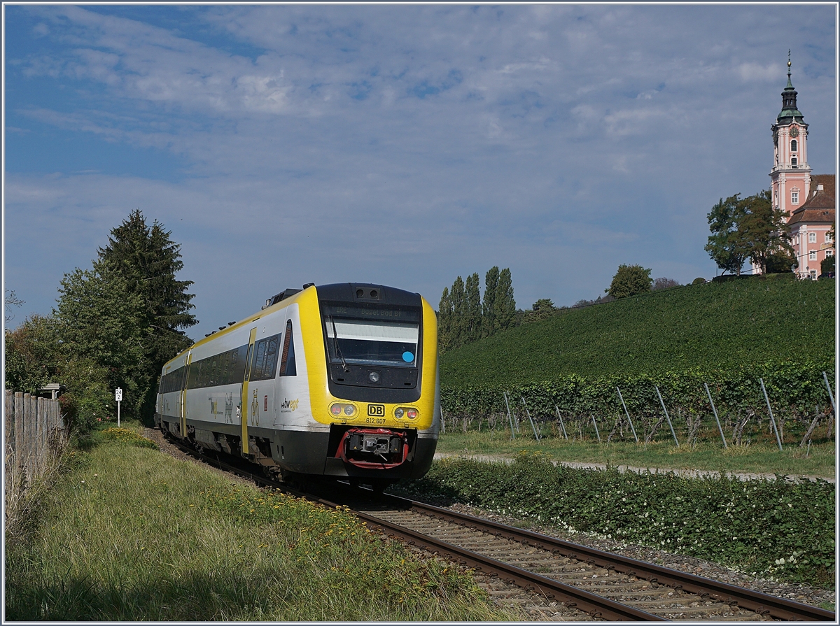 Der DB VT 612 607 und ein weiterer als IRE von Ulm nach Basel bei der barocken Kirche von Birnau.
18. Sept. 2018