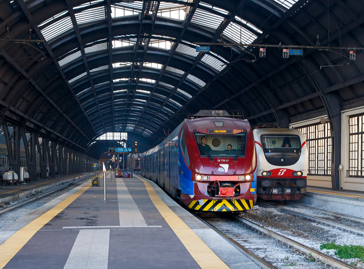 Der EA 720-12 / EA 721-12 ein ETR 245 (Alstom Coradia Meridian) am 29.12.2015, als Malpensa Express bei der Ausfahrt am dem Bahnhof Milano Centrale (Mailand Zentral). Der Malpensa Express ist eine italienische Regionalexpress-Zuglinie, die von der Trenord betrieben wird. Sie verbindet Mailand mit dem Flughafen Mailand-Malpensa.

Zwischen 2008 und 2012 wurden von Alstom 18 dieser fnfteiligen ETR 245 Triebzge fr den Malpensa Express gebaut.

Technische Daten:
Spurweite:  1435 mm (Normalspur)
Achsformel: Bo'2'2'2'2'Bo'
Lnge: 82.200 mm
Dienstgewicht: 92 t
Hchstgeschwindigkeit: 160 km/h
Dauerleistung: 1.000 kW
Anfahrzugkraft: 150 kN
Stromsystem: 3000 V DC
Sitzpltze: 230
Top speed:  160 km/h