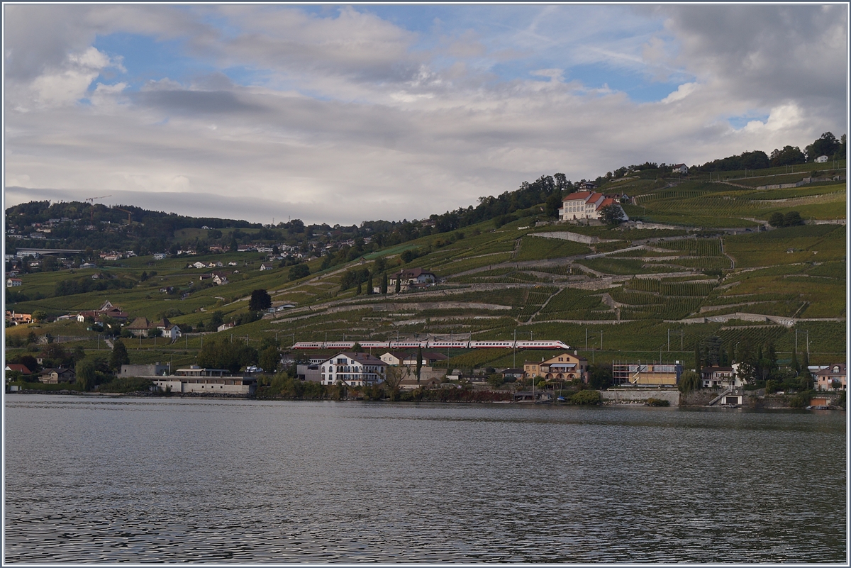 Der EC 34, ein FS ETR 610, von Milano nach Genève unterwegs,  kurz nach in Villette VD im Lavaux.

1. Okt. 2019