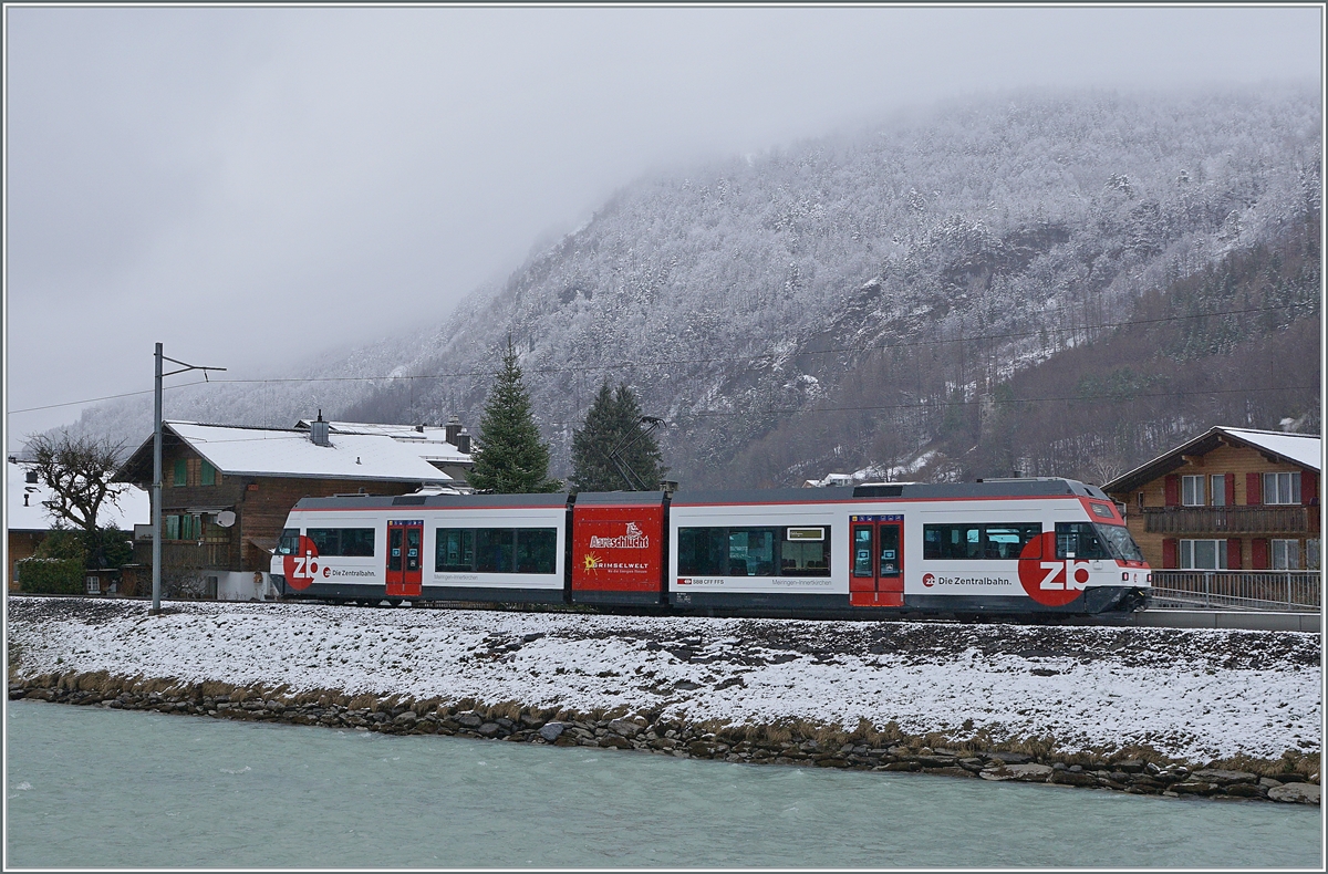 Der ehemalige CEV MVR GTW Be 2/6 7004  Montreux  ist nun bei der Zentralbahn und somit quasi bei der SBB als Be 125 013 (90 85 847 0013-6) im Einsatz und verlässt von Innertkirchen kommend die Station Aareschucht West. 

15. März 2021