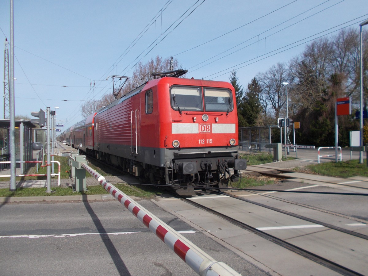 Der erste Halt,am 12.April 2015,f�r 112 115 nach der Abfahrt aus Stralsund war Miltzow wo ich den RE nach der Ausfahrt fotografierte.