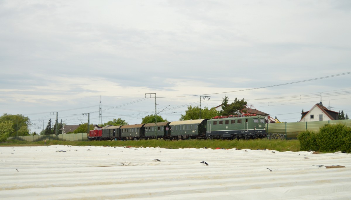 Der erste Pendelzug nach Gro�-Gerau Dornberg am 16.05.2015 auf der R�cktour bei Braunshardt