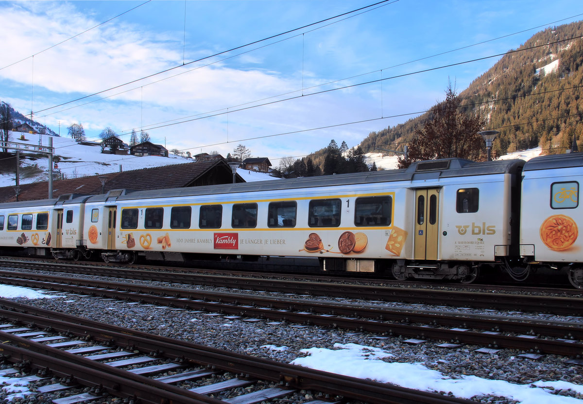 Der Erstklasswagen Einheitswagen III 50 85 18-34 002 in Zweisimmen, 4.Februar 2021 