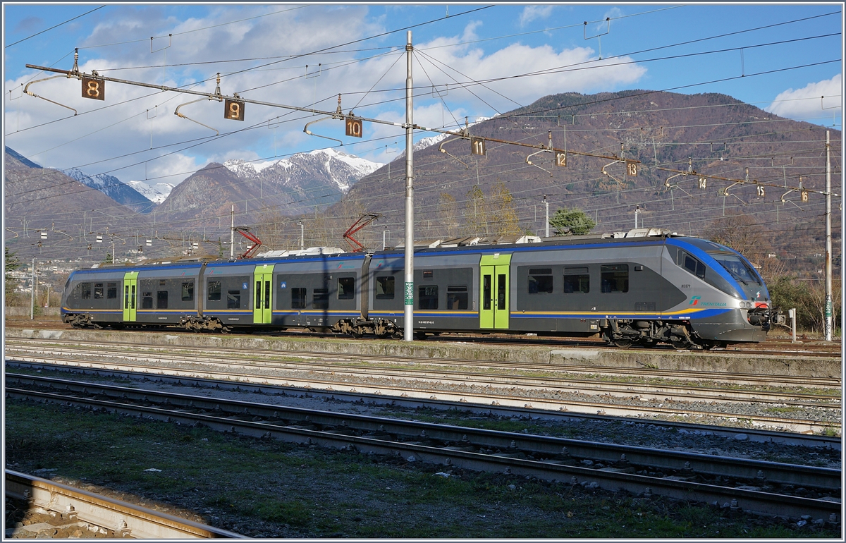 Der FS Trenitalia Ale 502 ME  Minutetto  (UIC 94 83 4502 079-9 I-TI) in Domodossola. 
4. Dez. 2018