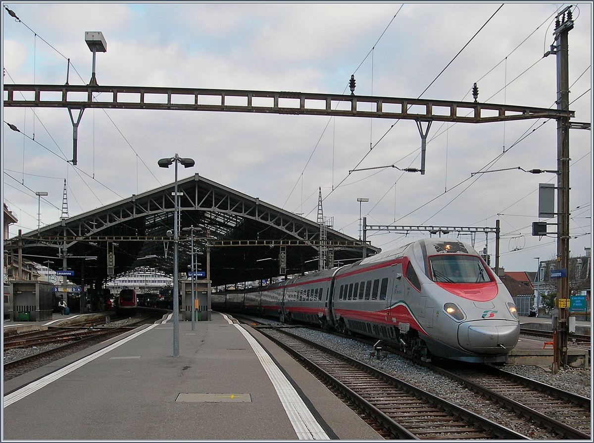 Der FS Trenitalia ETR 610 701 (UIC 93 85 5610 701-0 CH TI) verlässt als EC 34 Milano - Genève den Bahnhof von Lausanne.
12. Jan. 2018