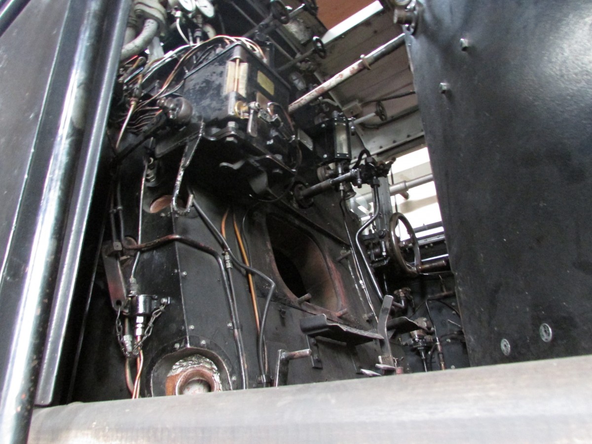 Der F�hrerstand der 99 1734-5 im Lokschuppen Oberwiesenthal am 15.Juli.2013
