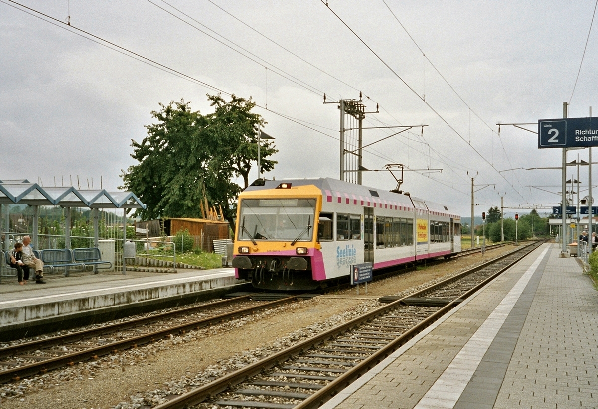 Der GTW 526 627-4 noch in MThB Farbgebung erreicht Stein am Rhein.

12. Juli 2004 