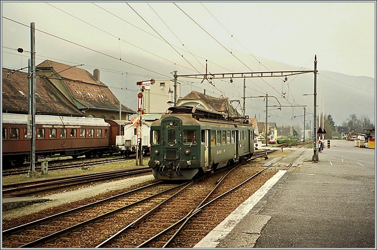 Der im Güterzugsverkehr eingesetzter OeBB BDe 4/4 641 verlässt Balsthal in Richtung Oensingen. 

Frühjahr 2001