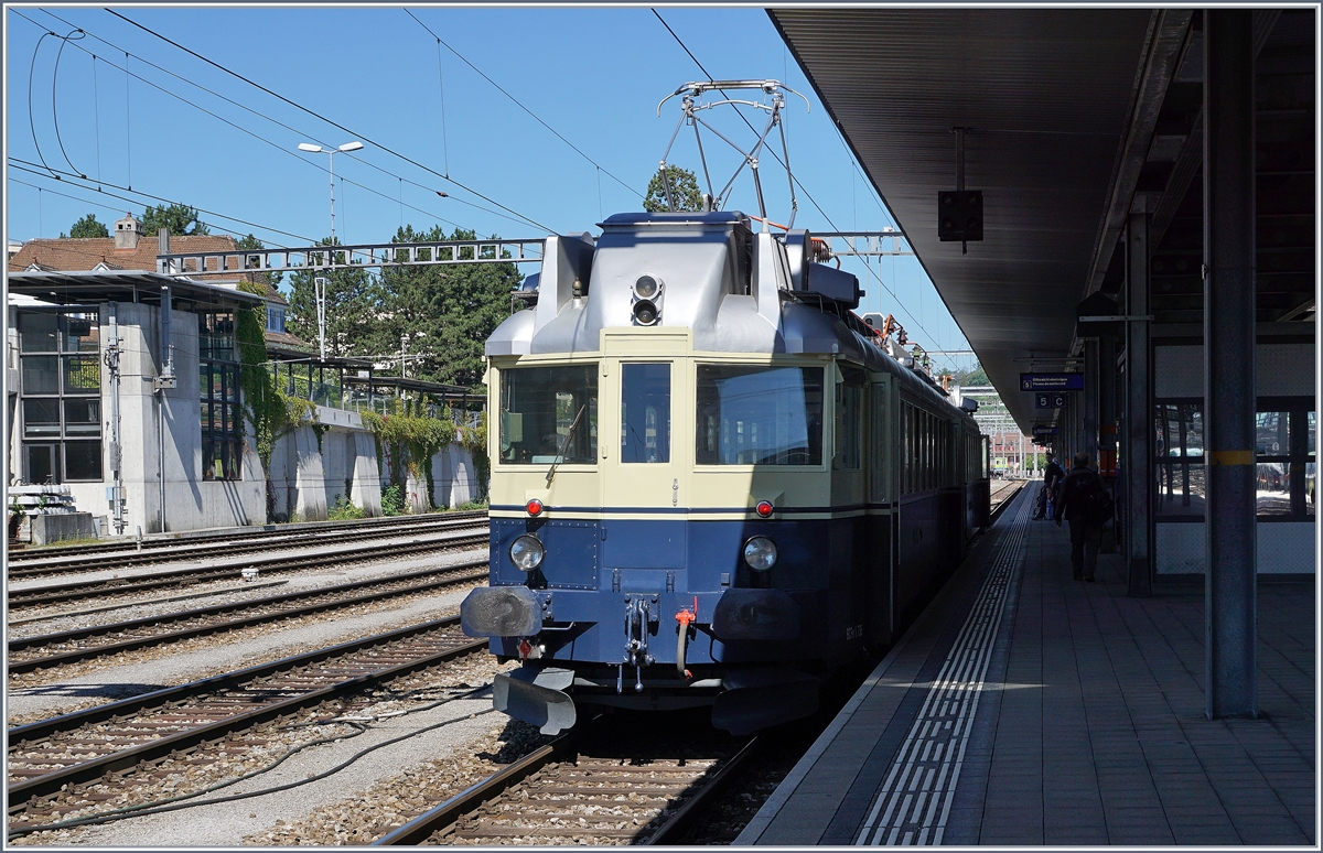 Der historische BLS BCFe 4/6 736 in Spiez.
14. August 2016