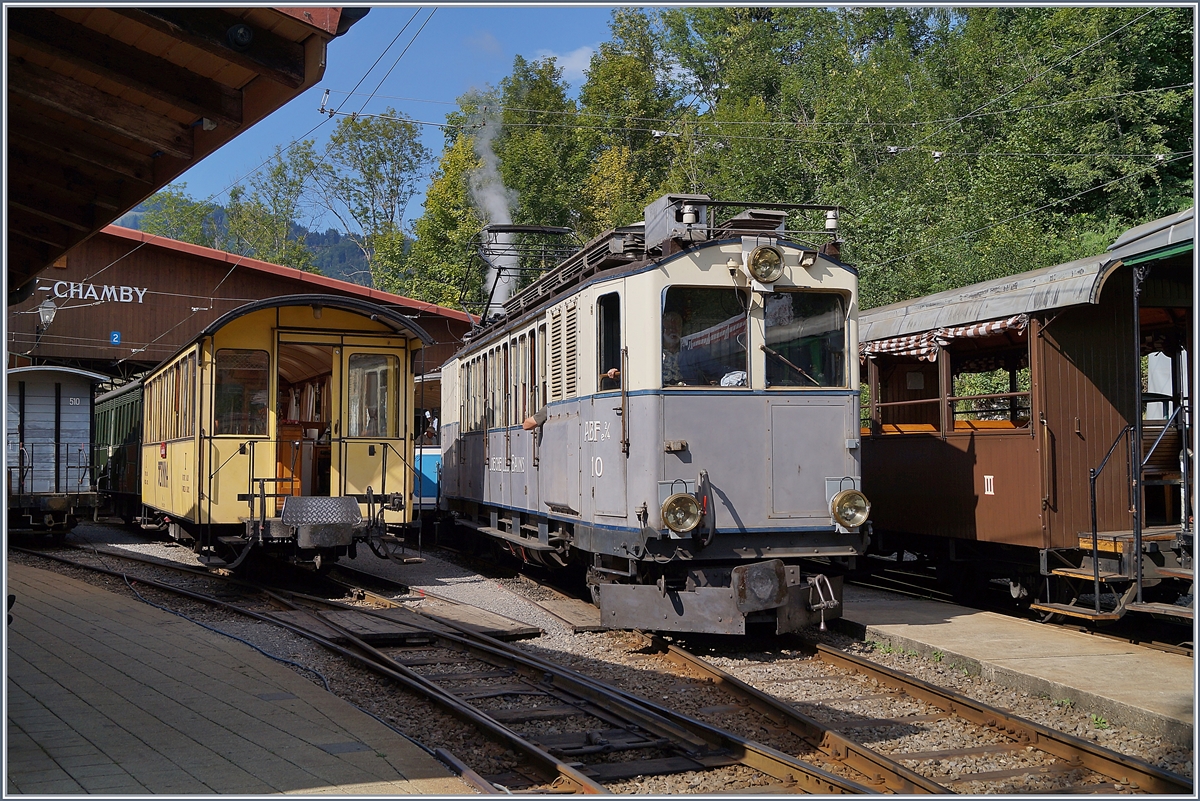 Der interessanten Leuk - Leukerbad Bahn (LLB) ABFe 2/4 N° 10 steht im Museumsbahnhof von Chaulin 

19. Aug. 2018