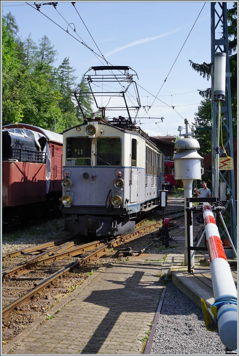 Der LLB ABFeh 2/4 10 der Blonay Chamby Bahn in Chaulin.

21. Mai 2022