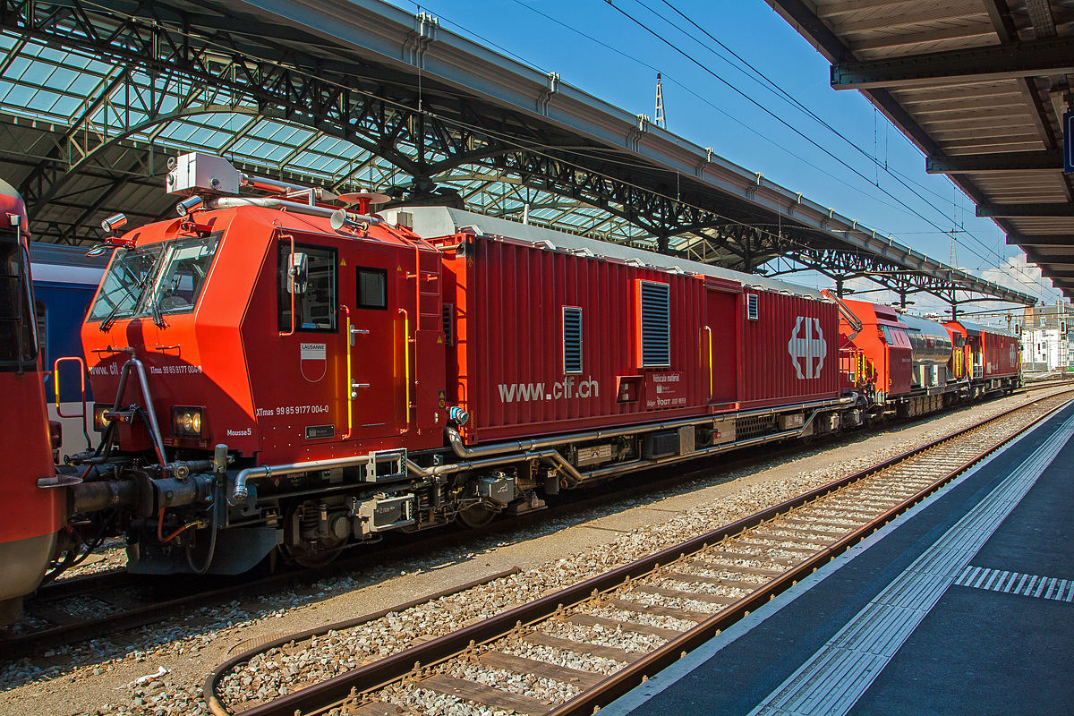 Der Lösch- und Rettungszug (LRZ)  Lausanne  der SBB hat einen liegengebliebenen IR am 29.05.2012 in den Bahnhof Lausanne geschleppt. Bei der SBB sind nur wenige Dieselloks vorhanden, so greift man hier auf den LRZ zurück und dieser wird auch mal bewegt.

Der Lösch- und Rettungszug ist dreiteilig, LRZ   Lausanne   besteht aus:
Rettungsfahrzeug XTmas 99 85 9147 004-3 auf Basis des Windhoff MPV mit Unterflurantrieb, 2 x 390 kW (MTU- PowerPack),
Tanklöschwagen Xans 99 85 9375 004-0  Basisfahrzeug (JMR) mit einem Tankvolumen von 48 m³ Wasser und 1,5m³ Schaummittel, der Wagen hat keinen eigenen Antrieb.
Gerätefahrzeug XTmas 99 85 9177 004-0 auf Basis des Windhoff MPV mit Unterflurantrieb, 2 x 390 kW (MTU- PowerPack),
Die Führerstände und die Container sind druckdicht und haben eine Atemluftversorgung, der beträgt insgesamt ca. 1,5 Mio. Liter, dies reicht für eine Einsatzdauer von 4,5 Stunden.
Die Lösch- und Rettungszüge vom Typ LRZ 08 sind von einem Konsortium unter der Führung der Windhoff Bahn- und Anlagentechnik aus Rheine mit den Partnern Dräger Safety, Joseph Meyer und Vogt AG gelieferte worden. 