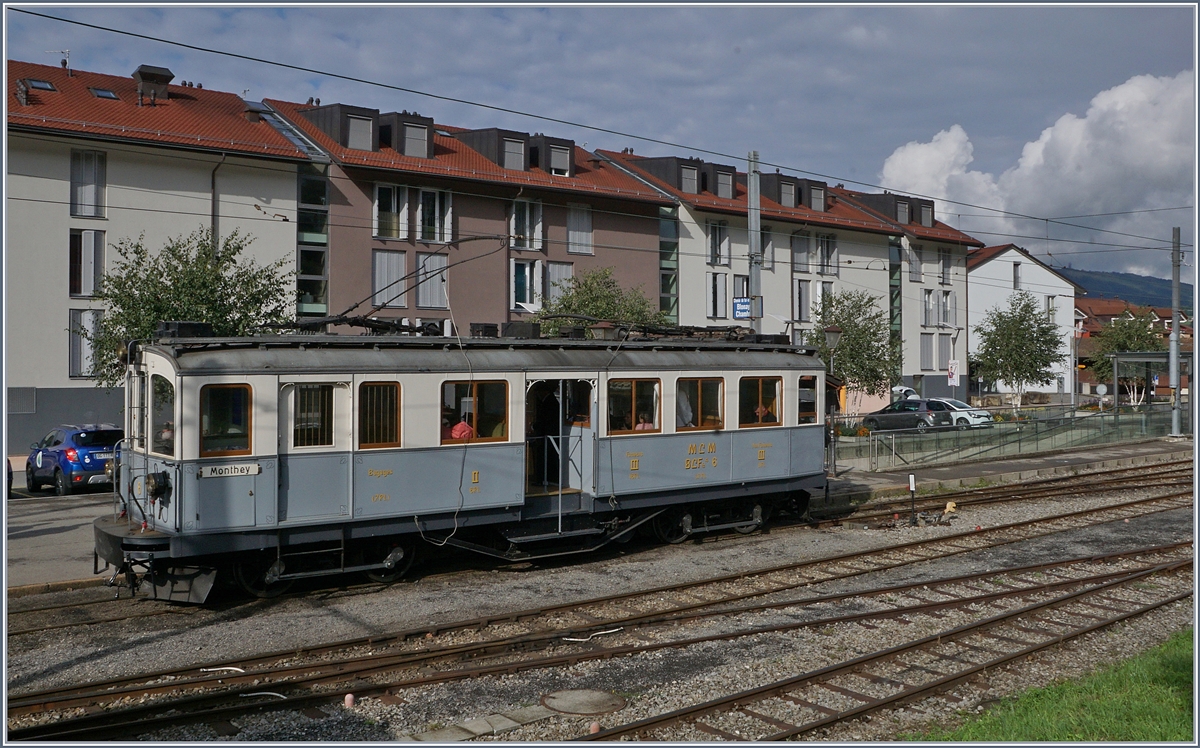 Der MCM BCFeh 4/4 N 6 (SIG / EGA 1905), seit 1976 bei der Blonay Chamby Bahn (Schenkung AOMC) wartet in Blonay auf die Abfahrt nach Chaulin.
17. Sept. 2017