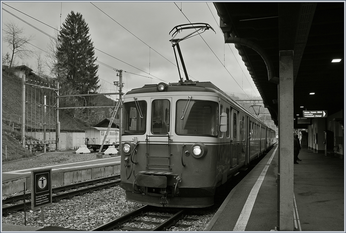 Der MOB ABDE 8/8 4001 SUISSE in Gataad.
30. Okt. 2017