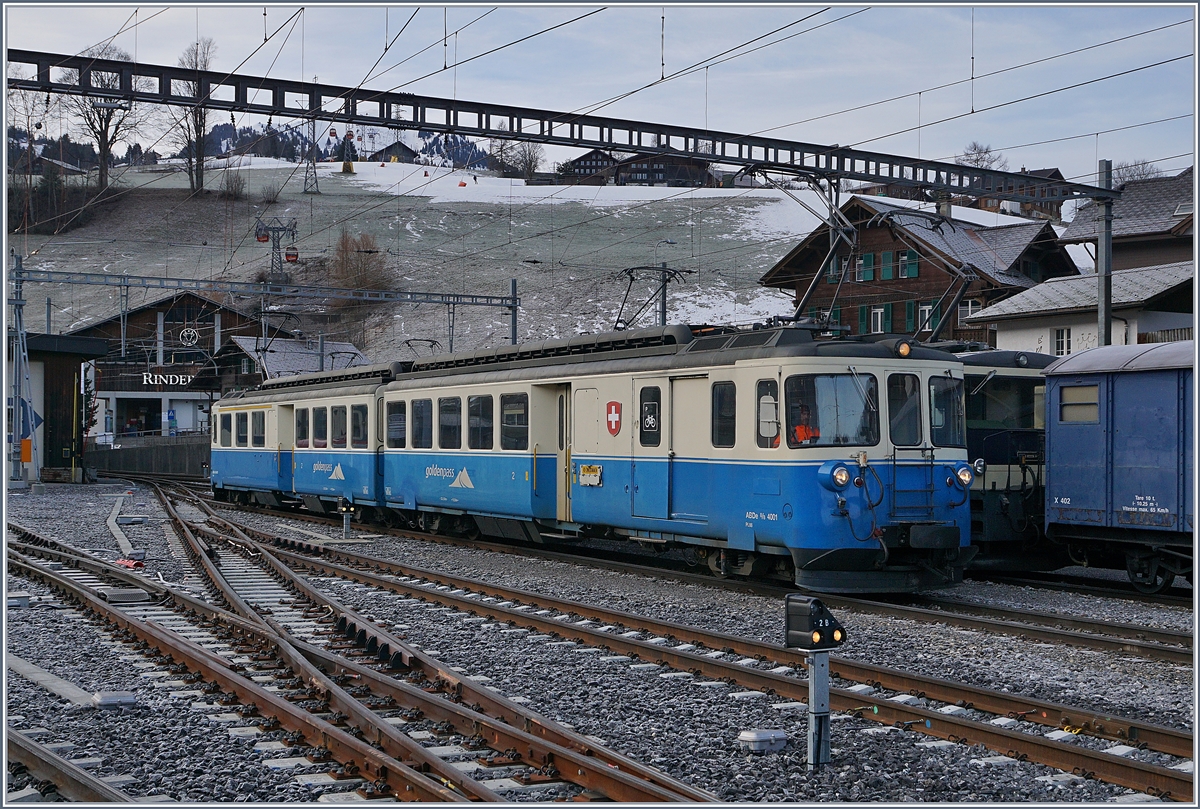 Der MOB ABDe 8/8 4001 SUISSE in Zweisimmen, durch die Trasseunterbrüche zwischen Gstaad und Chateau d'Oex wurden die bereits aus dem Plandienst genommen ABDe 8/8 4001 und 4002 nochmals ausgiebig zwischen Lenk, Zweisimmen und Gstaad eingesetzt.
9. Jan. 2018