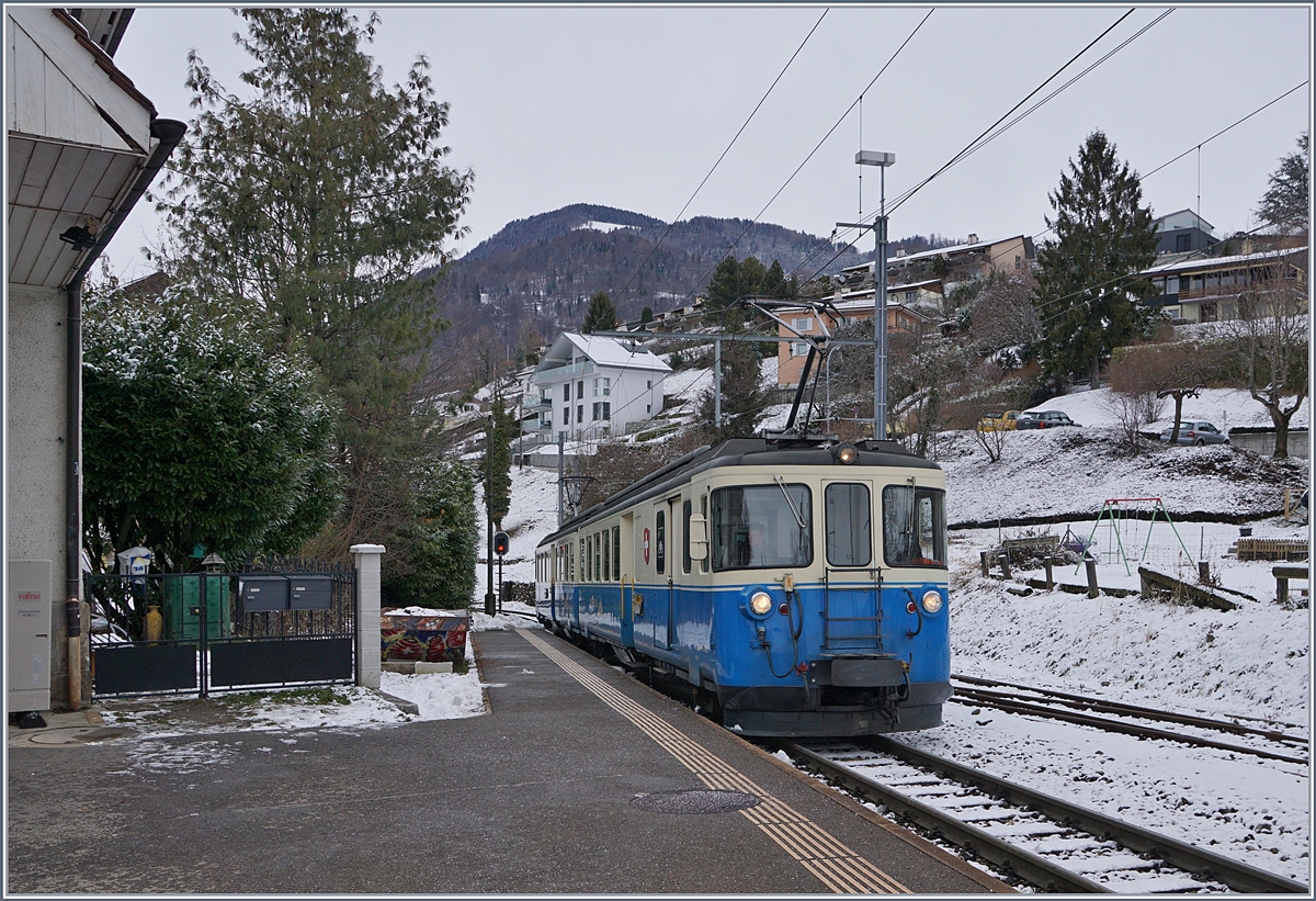 Der MOB ABDe 8/8 4001 SUISSE als Regionalzug 2332 in Fontanivent.
29. Dez. 2017