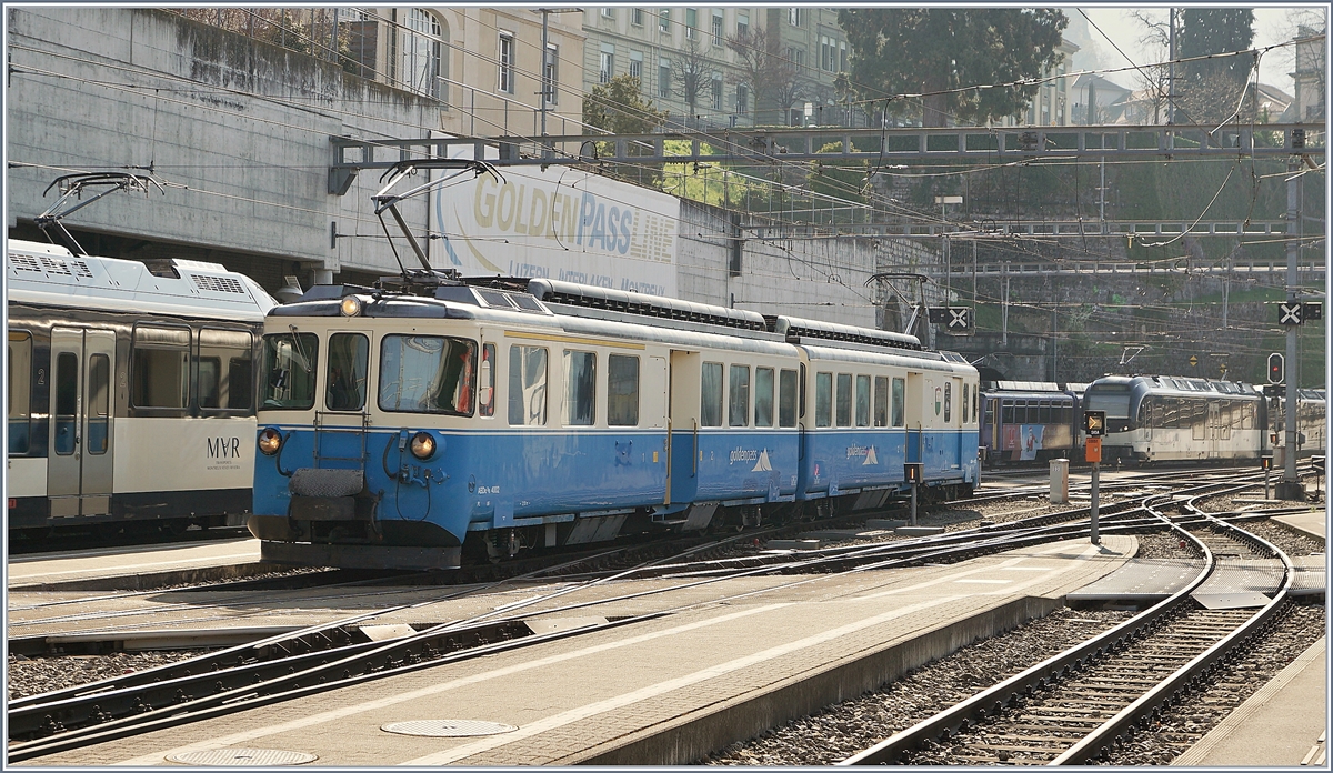 Der MOB ABDe 8/8 4002 VAUD rangiert in Montreux.

28. März 2019