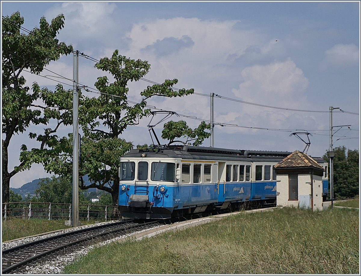 Der MOB ABDe 8/8 4004  Friborg  in Châtelard VD.
8. August 2018