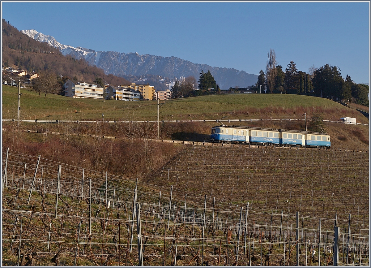 Der MOB ABDe 8/8 4004 FRIBOURG auf dem Weg nach Chernex bei Planchamp.
22. Jan. 2019