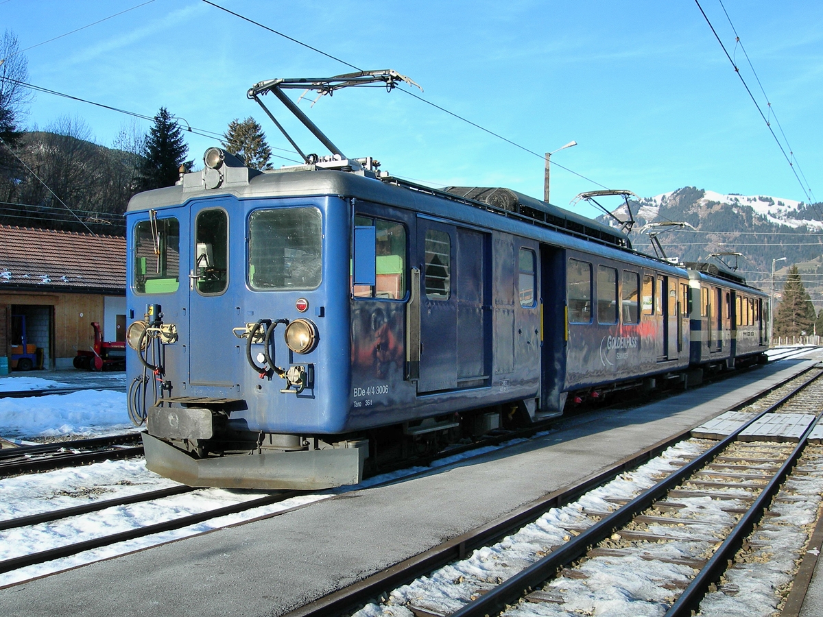 Der MOB BDe 4/4 3006 und eine weiterer im noch nicht umgebauten Bahnhof von Gstaad.
15. Jan. 2007