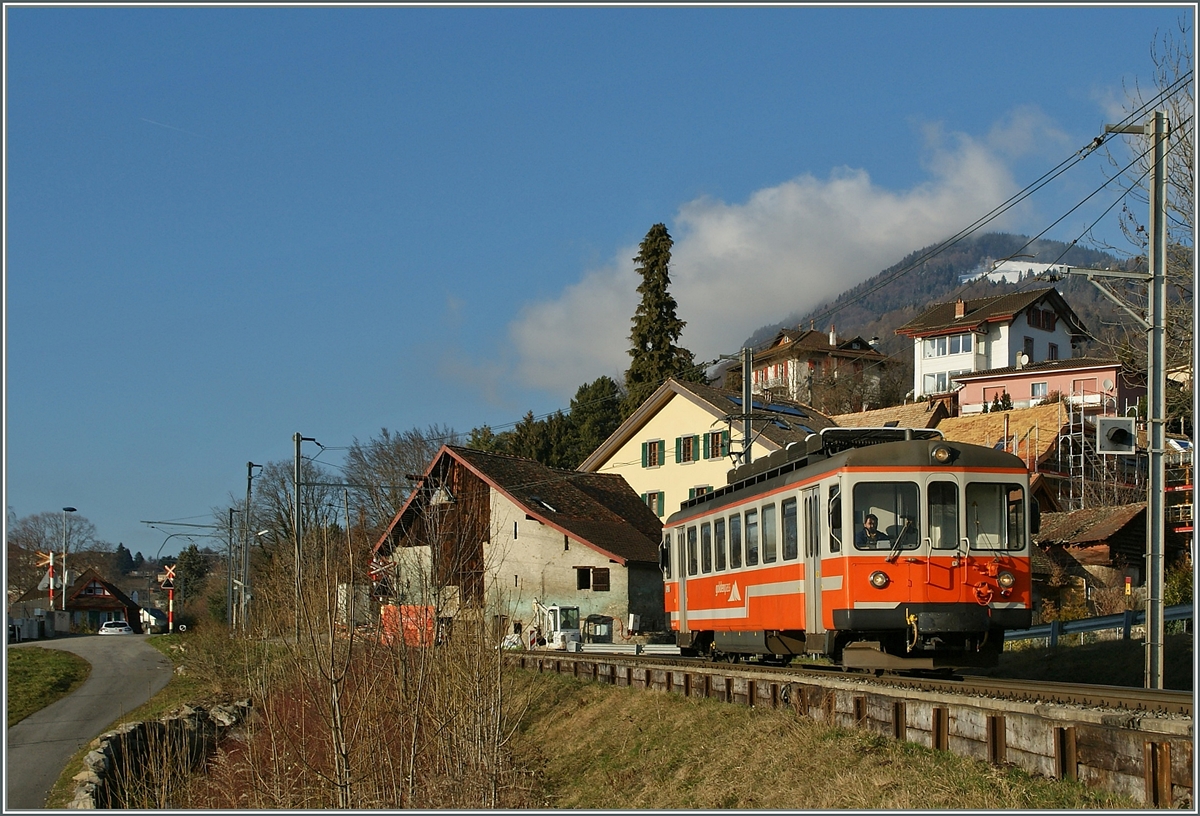 Der MOB Be 4/4 1007 (ex SNB/OJB  Bipperlisi ) als Regionalzug 2347 Chernex - Montreux kurz nach Planchamp.
17. Feb. 2014