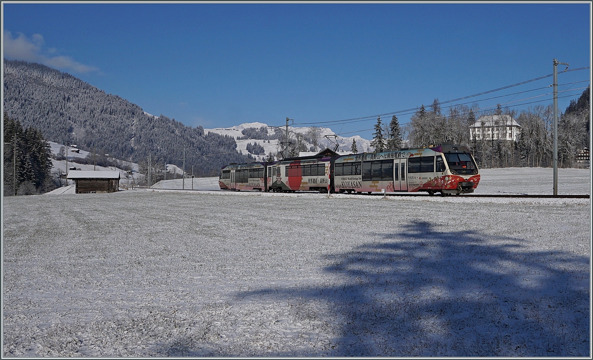 Der MOB Be 4/4 5002  Nankai  ist kurz nach Blankenburg auf dem Weg in die Lenk. 

3. Dez. 2020