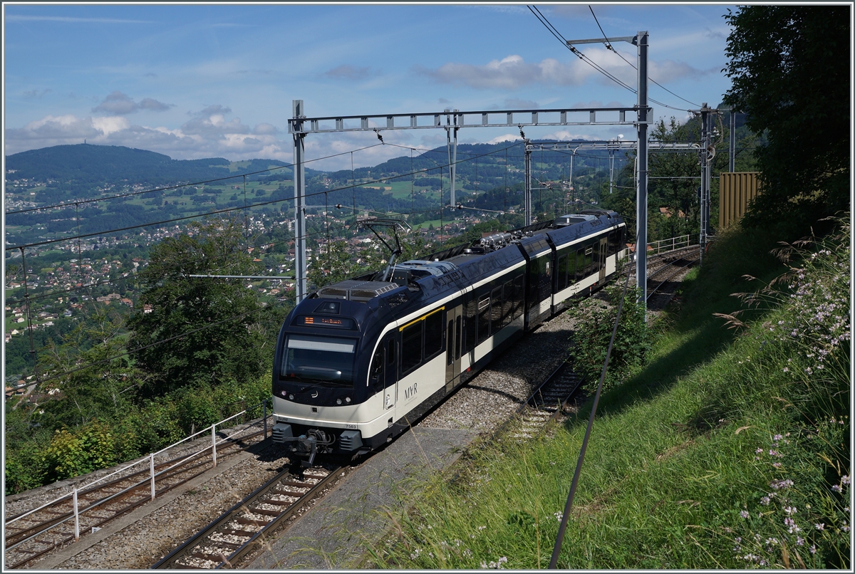 Der MVR ABeh 2/6 7503  Blonay-Chamby  verlässt Chamby in Richtung Les Avants.

16. Juni 2021