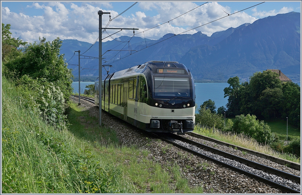 Der MVR ABeh 2/6 7504  Vevey  ist als Regionalzug zwischen Châtelard VD und Planchamp nach Fontanivent unterwegs.

29. Juni 2020