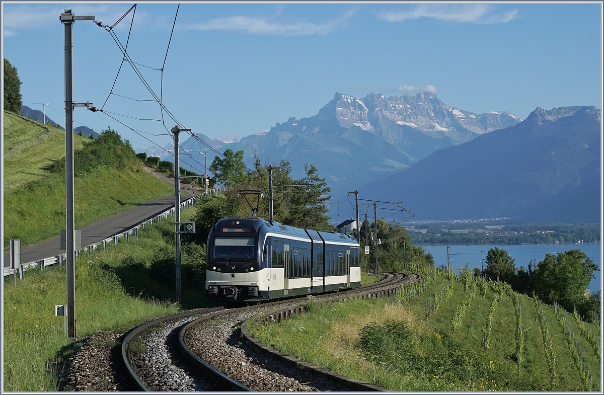 Der MVR ABeh 2/6 7507 ist zwischen Châtelard VD und Planchamp als Regionalzug 2364 nach Sonzier unterwegs.  8. Juli 2020

12.07.2020 