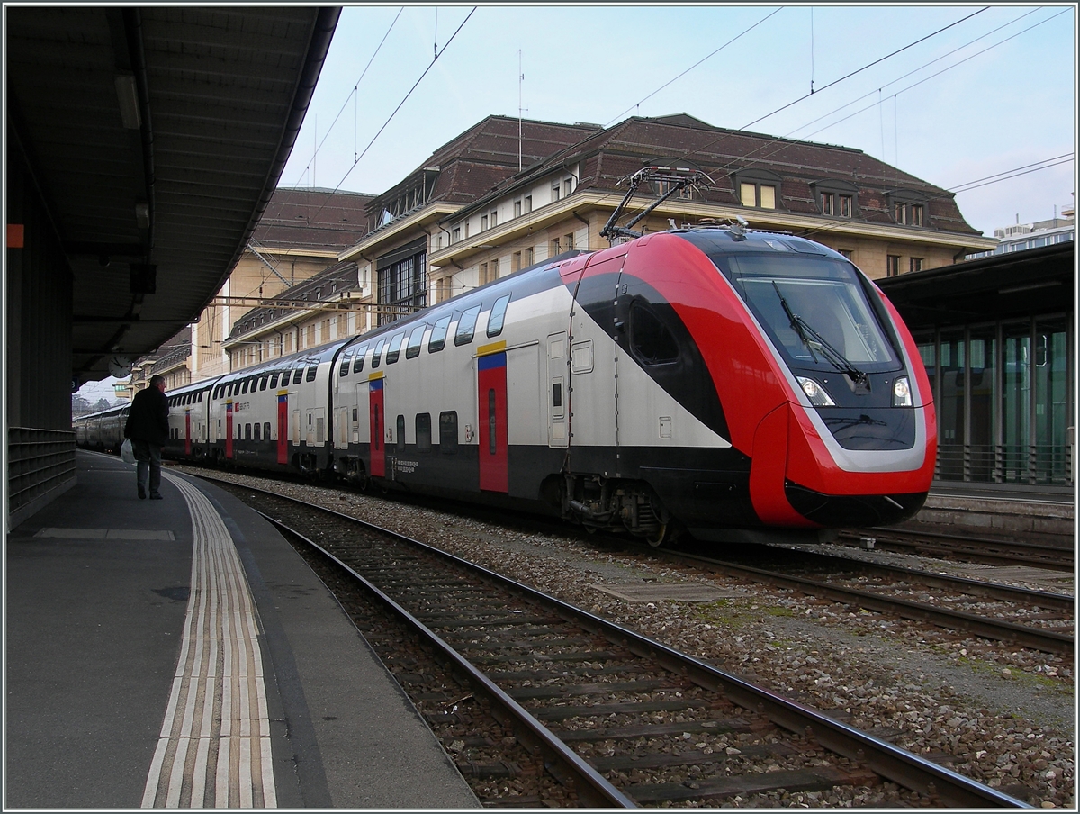 Der neue SBB Fernverkehrstriebzug RABe 502 in Lausanne. 
18. Feb. 2016