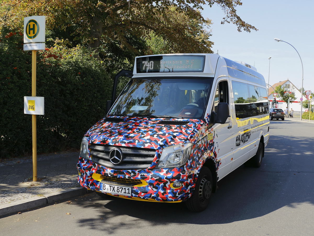 Der neue Shuttlebus der BVG verbindet Schulzendorf und Teile Zeuthens

mit dem Berliner Nahverkehr und macht so das Pendeln einfacher. Hier ein BerlKnig BC (Linie 740) am U-Bahnhof Rudow am 23.08.2019.
