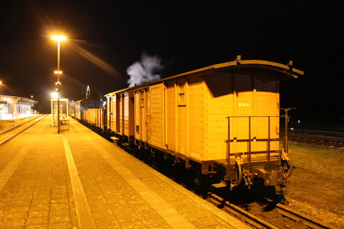 Der Neujahrszug in form eines GmP im Bahnhof Putbus am 1.1.21